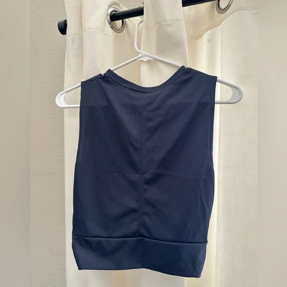 athletic tank top - Picture 2 of 5